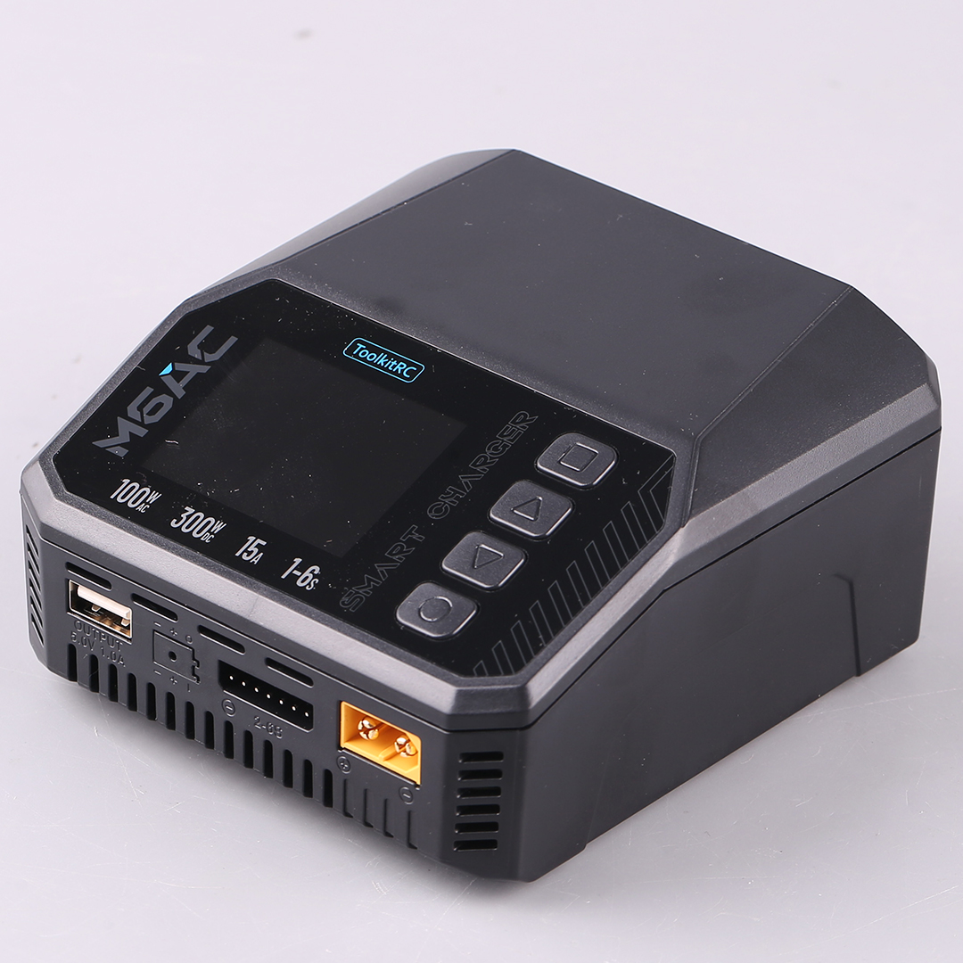 ToolkitRC M6AC 15A 300W Multif - Drone Battery 6S reseña y precio